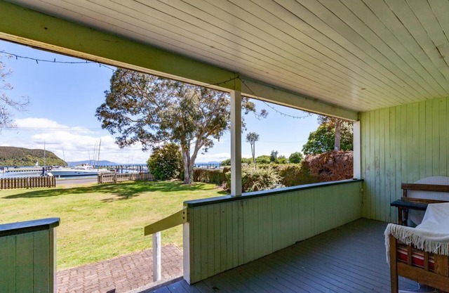 Marina Views - Motuoapa Bach