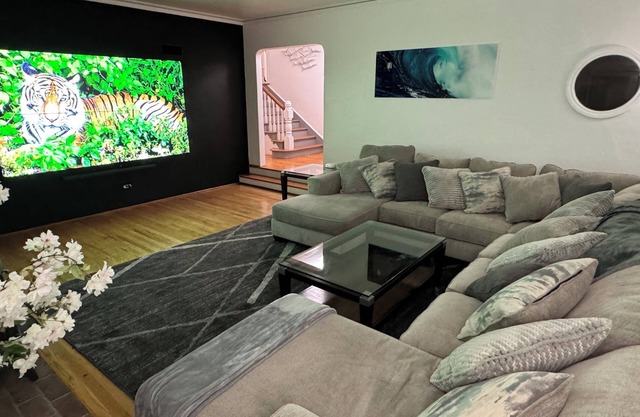 Marine Oasis Elite Entertainment Quality comfort sleeps 12