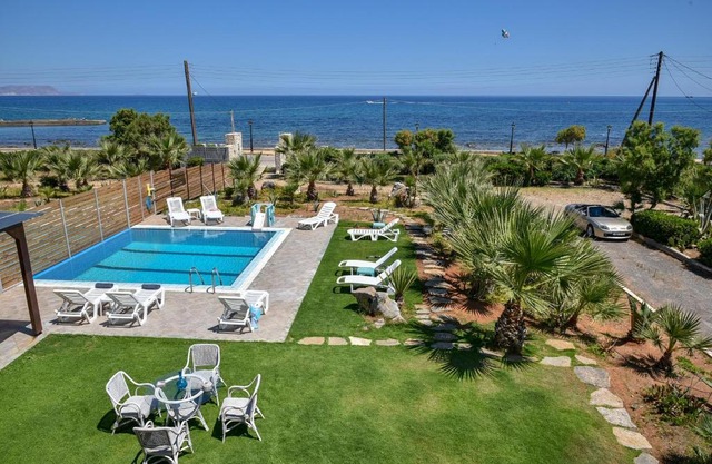 Mariza's Beachfront Apartment with Swimming Pool