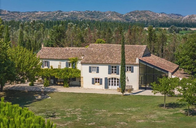 Mas de caractère exceptionnel de 600m2 en Provence 12 personnes piscine au calme