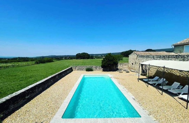 Mas in Luberon park, 4 km from Gordes, private pool, panoramic view