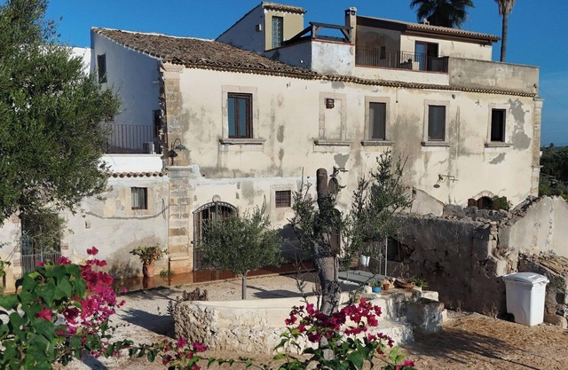 Mater Familias Oasis