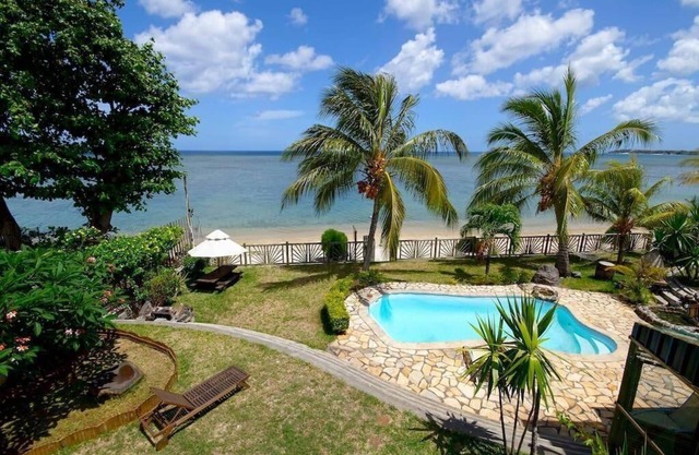 Mauridul seaside villa with swimming pool