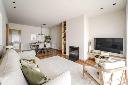 Maximus Design By House and People