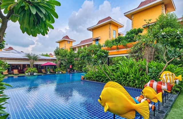 Mayfair Lake Resort