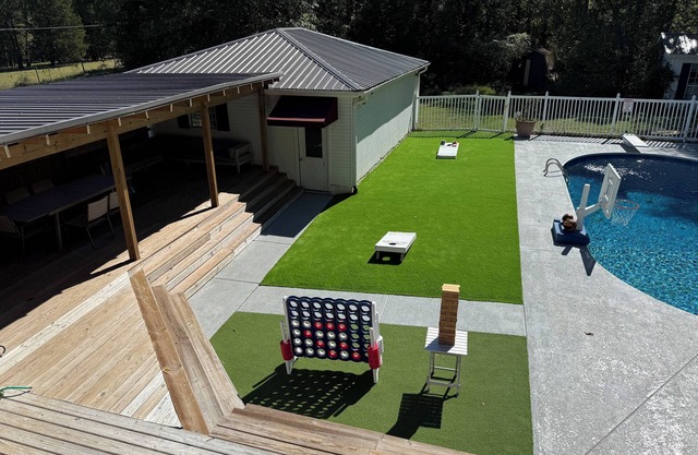 McDaniel Farmhouse with pool & 12 person hot tub