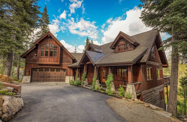 Meadow Magic: Tranquil 4BR+ Retreat Backing onto Open Space!