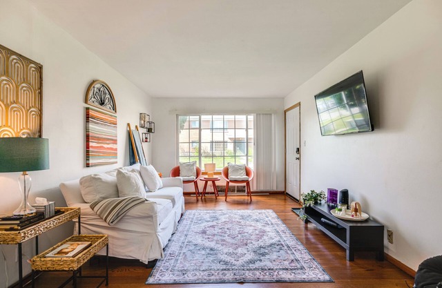 Menomonee Falls Condo 12 Mi to Lake Michigan!