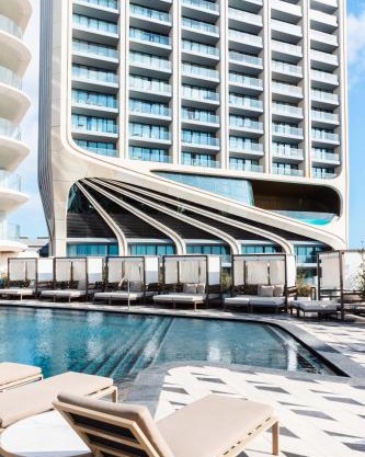 Mercury Suite Delightful with Pool access by ArcoBnb