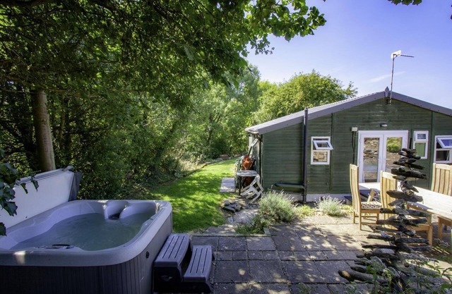 Merlins Cabin - 2 Bedroom Cabin - Blaen Cedi Farm - Penclawdd