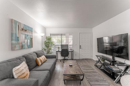 Mesa Riverview 1 BR Apt with King