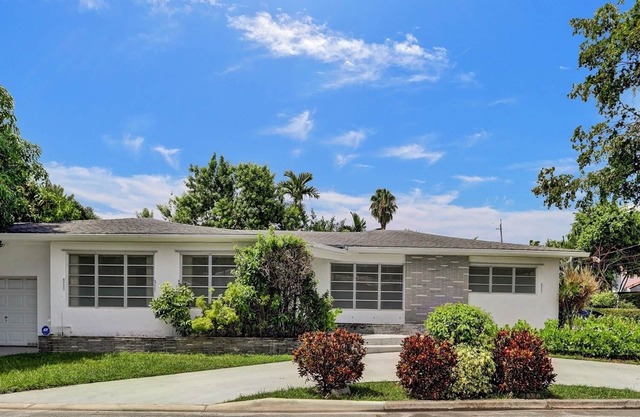 Miami Beach - Spacious 3 bed, 2 bath home, 3 blocks from the beach