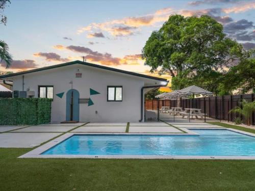 Miami Escape Studio W Kitchen & Heated Pool