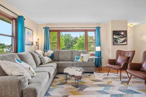 Mid-Century Magic - HUGE Space