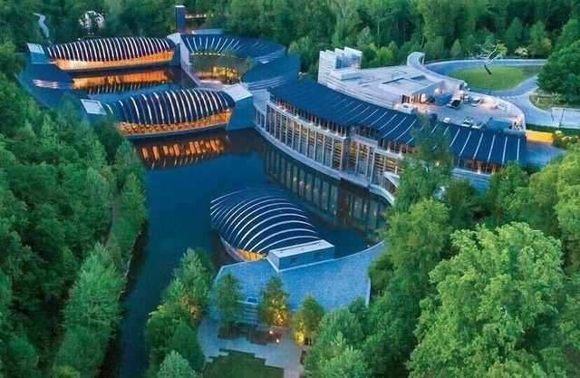 Mid century modern retreat with hot tub! Nature lovers staycation!