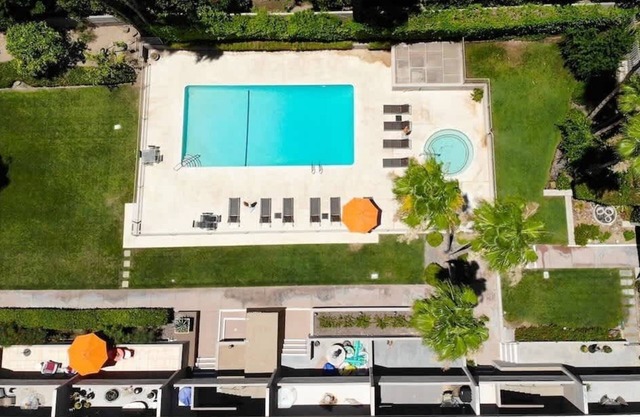 Mid-Century Modern Desert Escape
