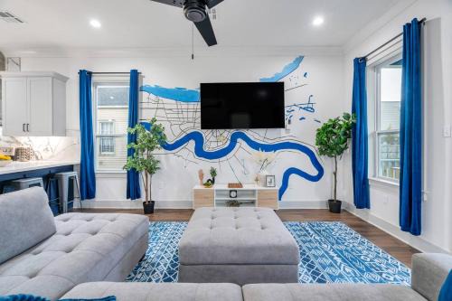 Mid-city Gem Outdoor Fire Pit & Fenced Yard