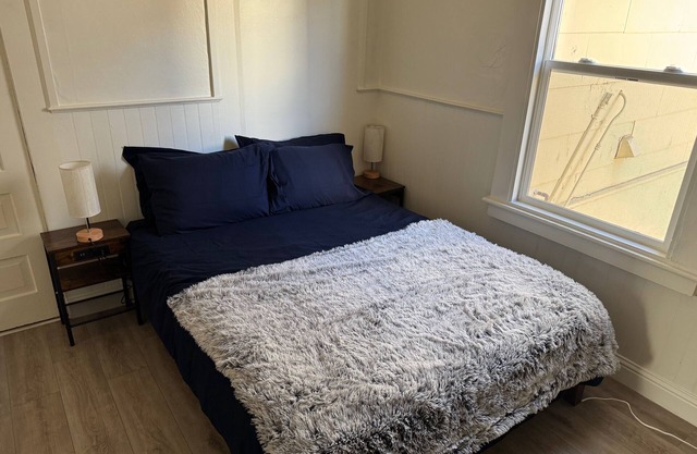 Midtown Hideaway: 1 BR Nest