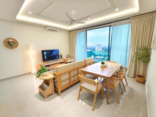 MidValley Super Lake View 3BR-8px with 2 GFloor CP