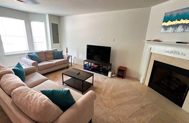 Midweek Pricing! 2BR Retreat w/Deck Near ATL