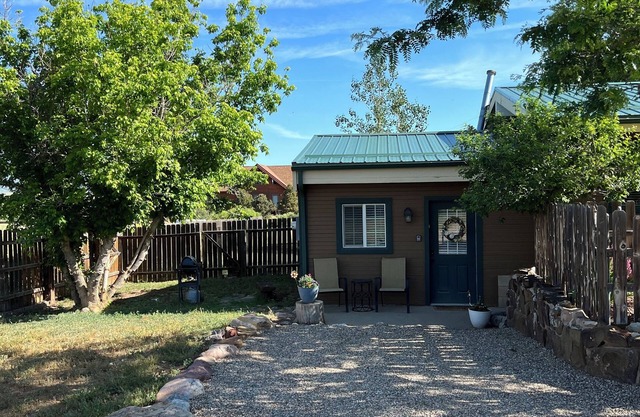 Mil Suite-1-bedroom cottage with surrounding mountain views
