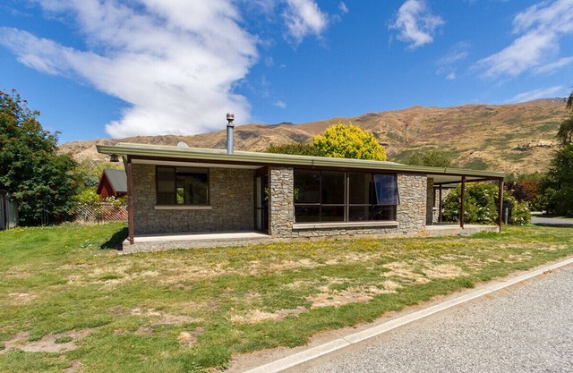 Mill House - Wanaka Holiday Home