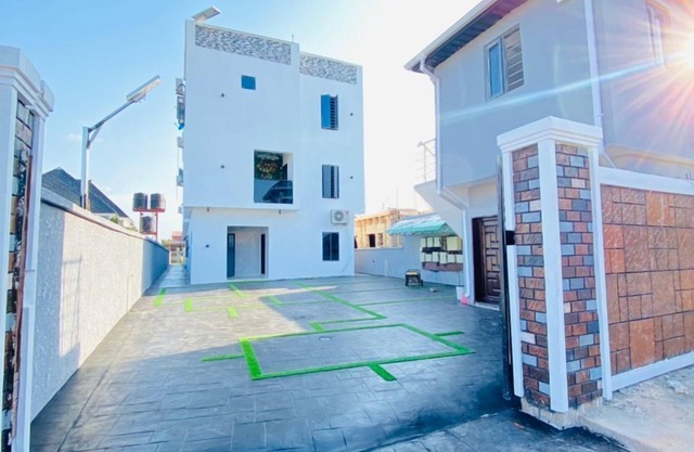 Mini Flat with Starlink Internet & Pool
