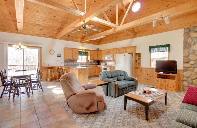 Minnesota Cabin Rental 3 Mi to Pelican Lake!