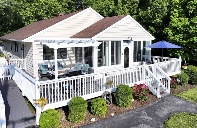 Mins to Annapolis from Waterfront Retreat w Stunning Views of the Bay and Bridge with Fenced-In Yard