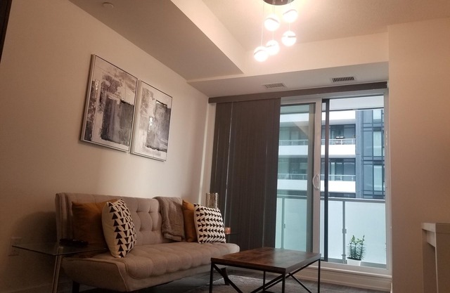 Minutes away from Eaton Centre, Distillery District and St Lawrence Market!