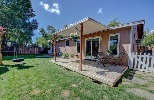 Minutes from Airport and Expo Center- Late Check Out