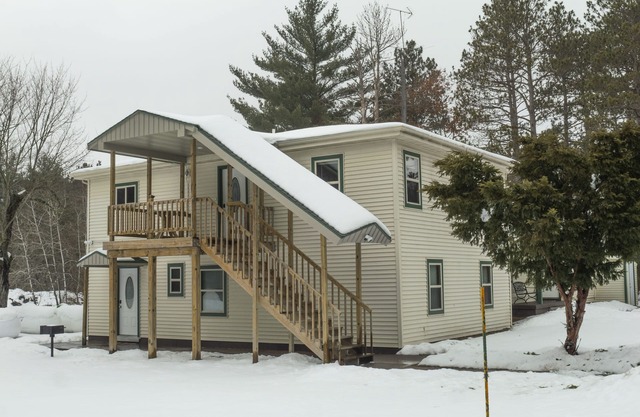 Minutes from downtown Wisconsin Dells and sports and water parks.