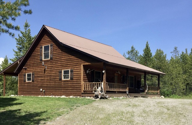 Minutes from Glacier Home; Views, Wildlife, Internet, and more!