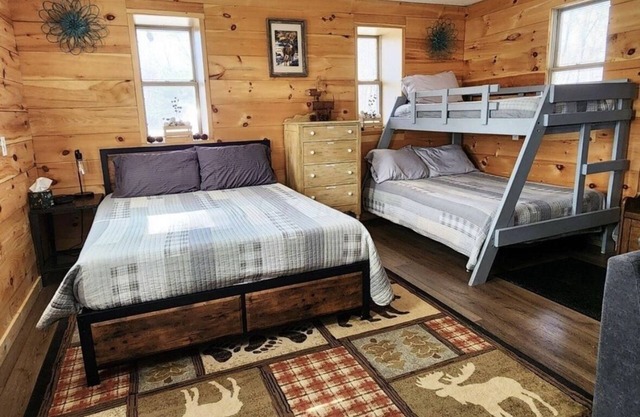 MINUTES FROM HOCKING HILLS, ZALESKI STATE FOREST, VINTON COUNTY, LAKE HOPE!
