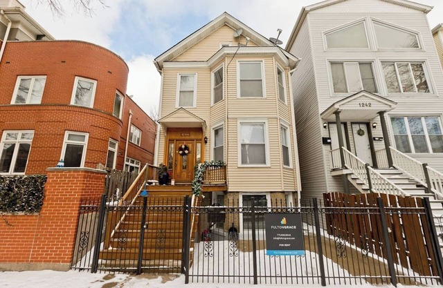 Minutes to Wrigley - Games - Patio - Sleeps 12