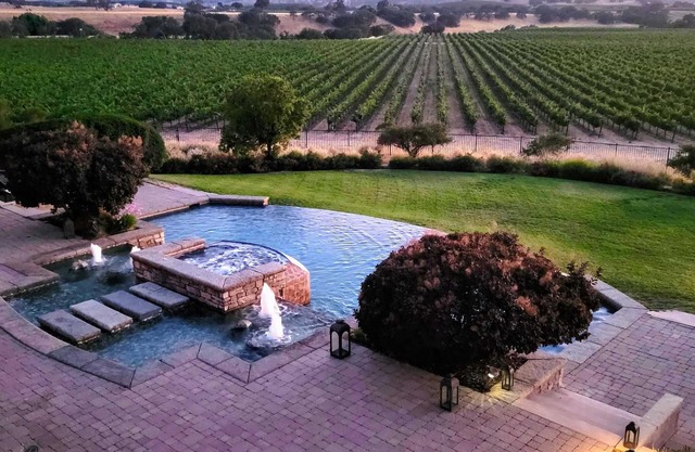 Mira Vista Vineyard Estate - Pool and Spa