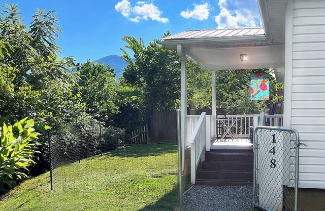 Miraflor Guest House, family and pet friendly