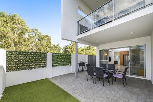 Mirrabooka 3-Bed Close to Shopping Centre