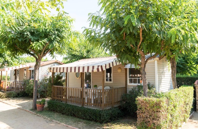 Mobile home with covered terrace