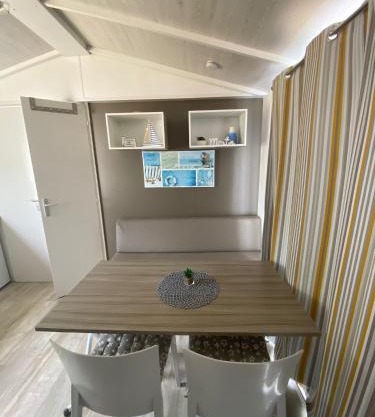 Mobilheim Wattwurm mit Veranda am Kransburger See 555