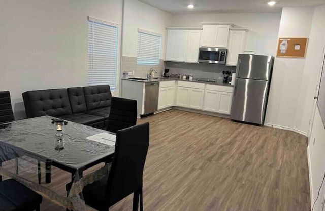 Modern, 1 BR private suite with kitchennn