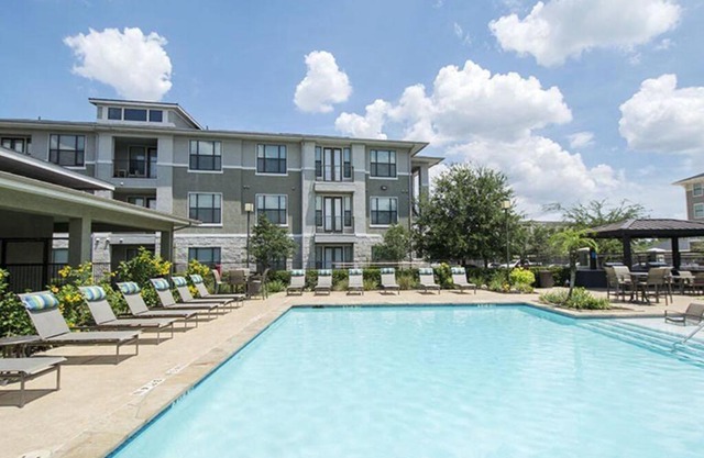 Modern 1 BR Suite + Comfy KING bed + Pool + Gym