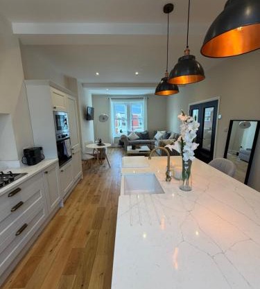 Modern 2 Bed 2 Bath Apartment in Prime Jesmond Location