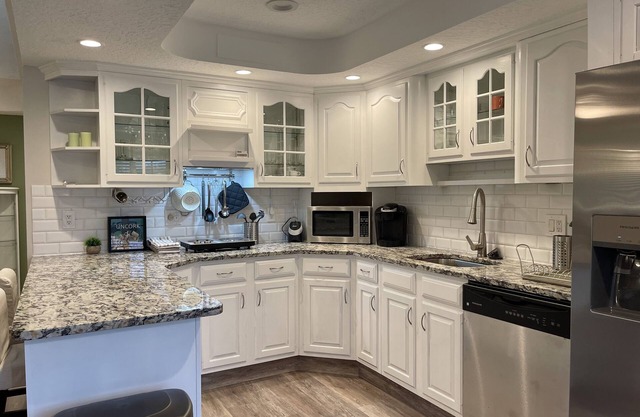 Modern 2 bedroom Getaway in Prime Equestrian location