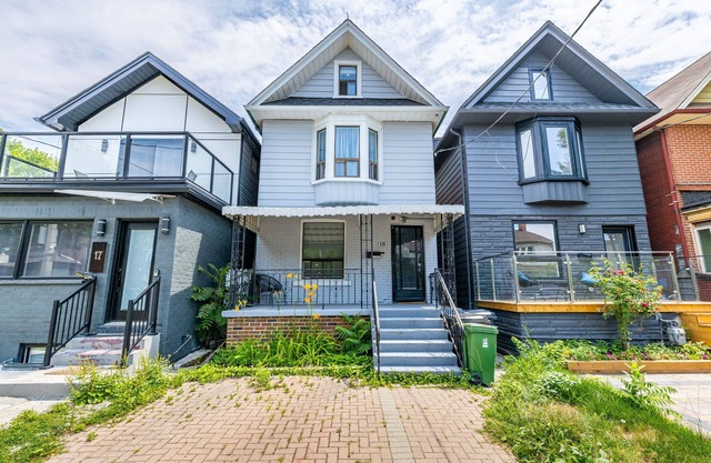Modern 2-Bedroom Retreat Steps from Danforth