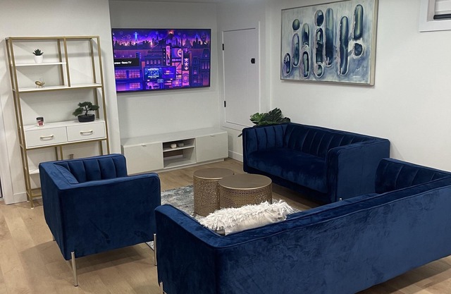 Modern 2-bedroom suite in SW Edmonton close to Edmonton International Airport.