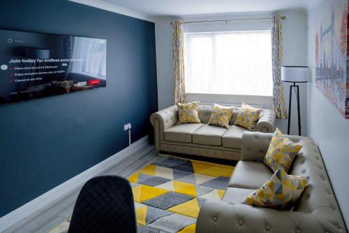 Modern 2 BR ground floor apartment with parking