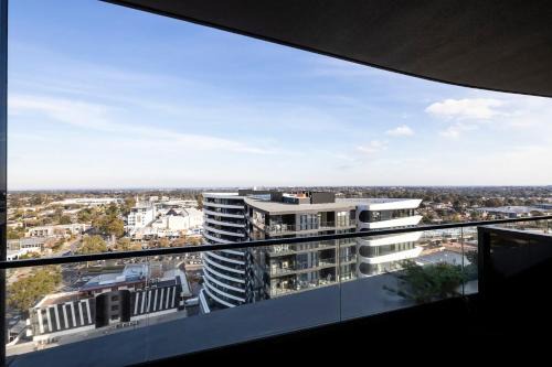 Modern 2BR Abode with Balcony View Gym Access