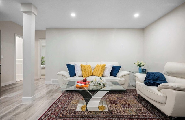 🏡 Modern 2BR Private Suite Free Banff Pass Netflix New Build in Evanston!