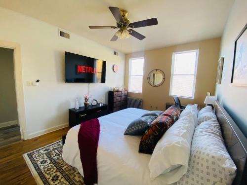 Modern 2BR Retreat in the Heart of the City!